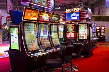 Multi-camera live dealer roulette table